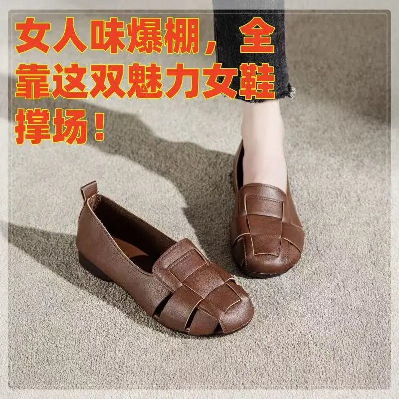 Soft Leather Hollow Hole Sandals Women's 2025 Spring and Summer New Flat Bottom Baotou Non-slip Soft Bottom Breathable Shoes for Mother - Image 4