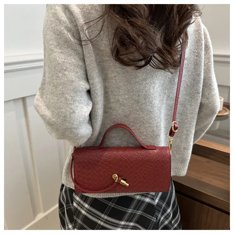 Black Woven Handbag for Women with Gold Plated Clasp — feature 15