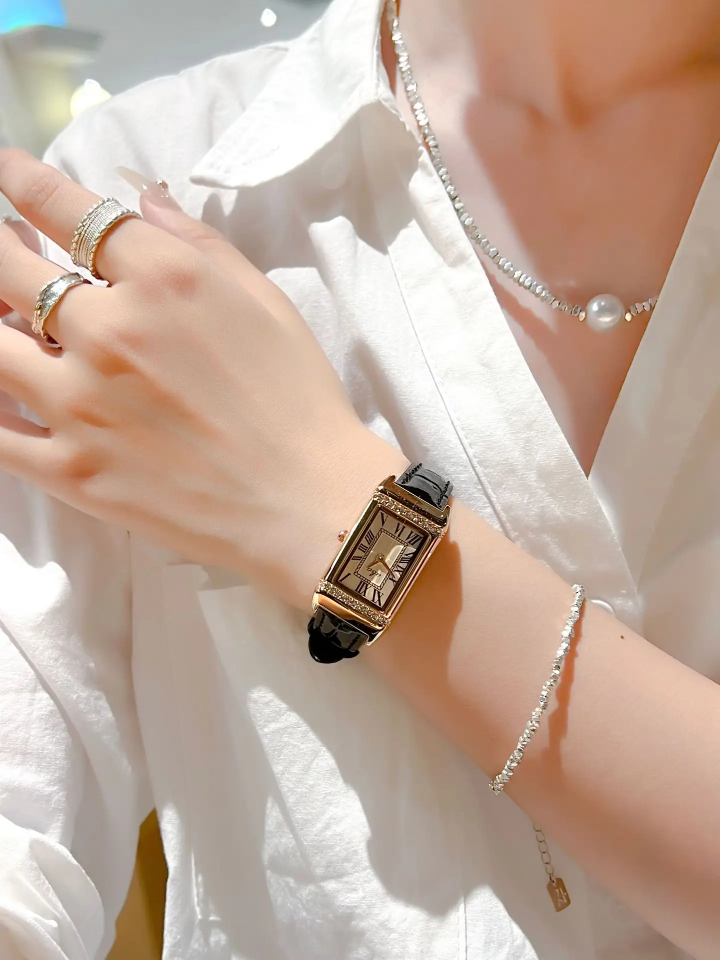 Women's Light Luxury Steel Belt Watch with Diamond Earring — feature 7