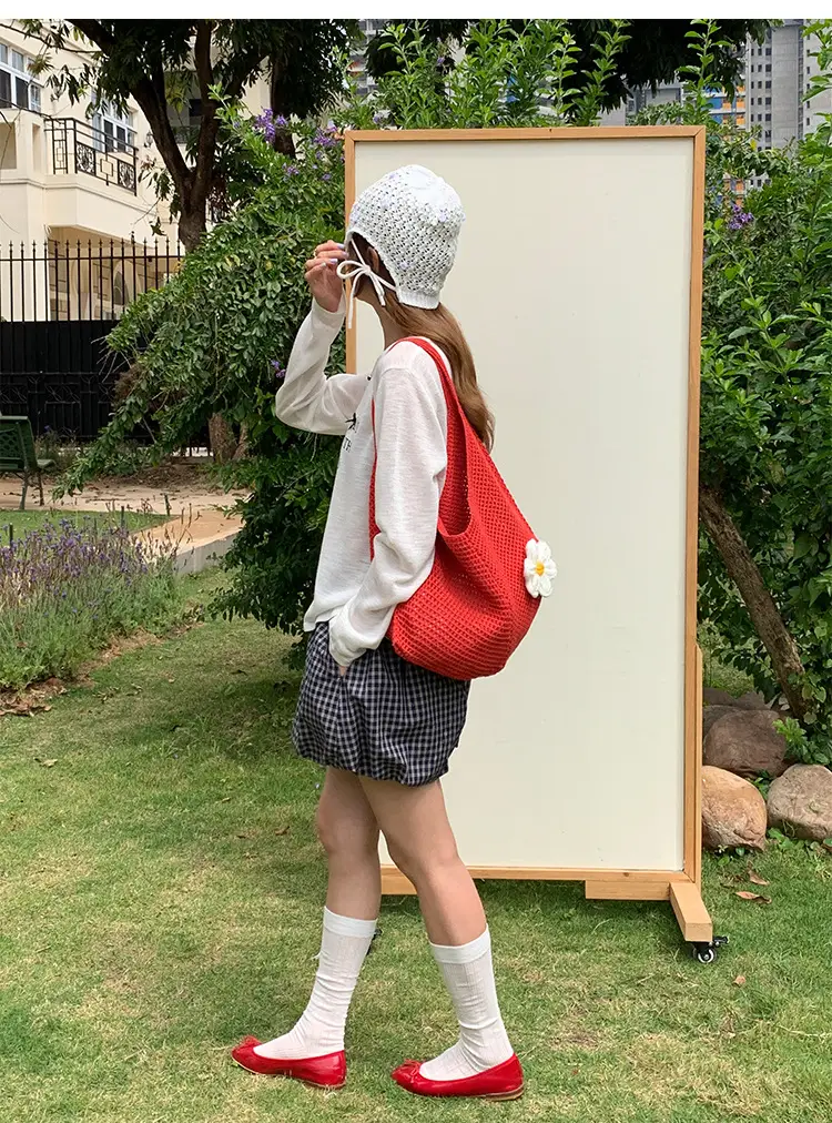 Red Woven Shoulder Bag with Flower Decor — feature 9