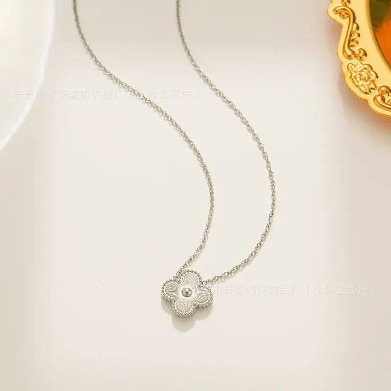 Laser Gold Four Leaf Clover Clavicle Bracelet for Women — feature 9