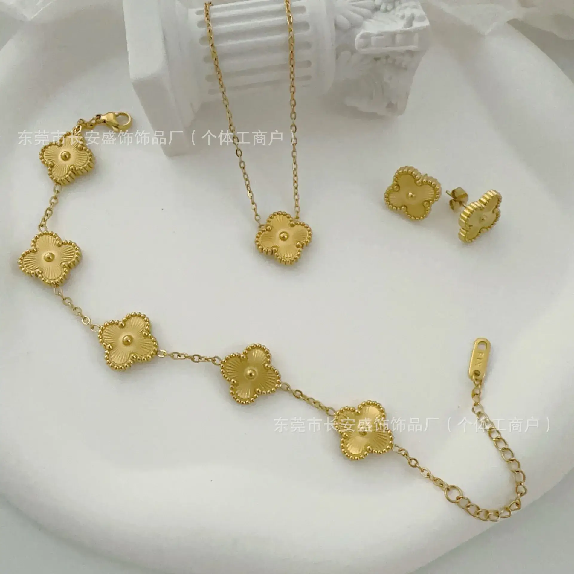 Laser Gold Four Leaf Clover Clavicle Bracelet for Women - Image 9