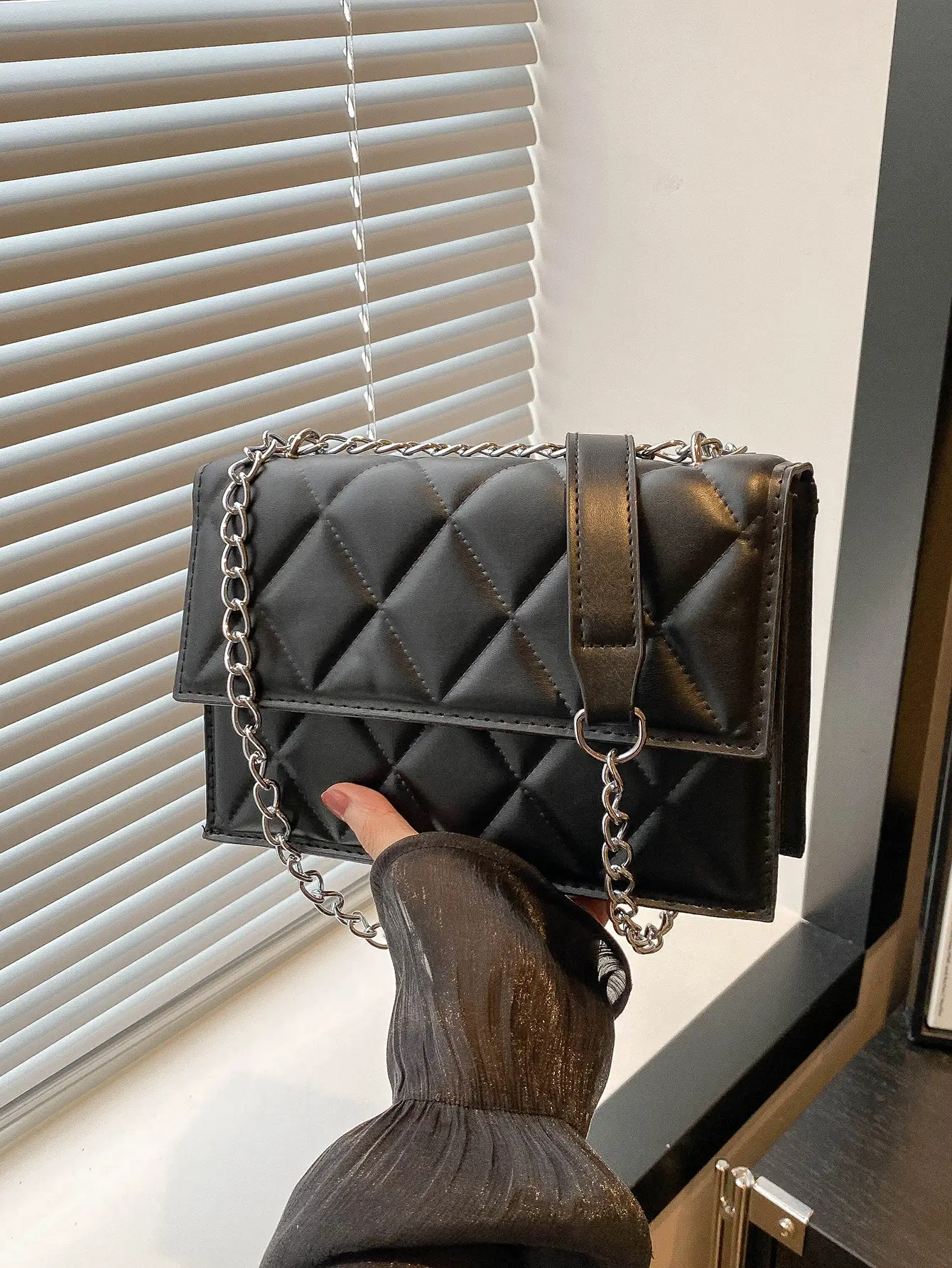 Black Rhombic Chain Crossbody Bag for Women - Image 10