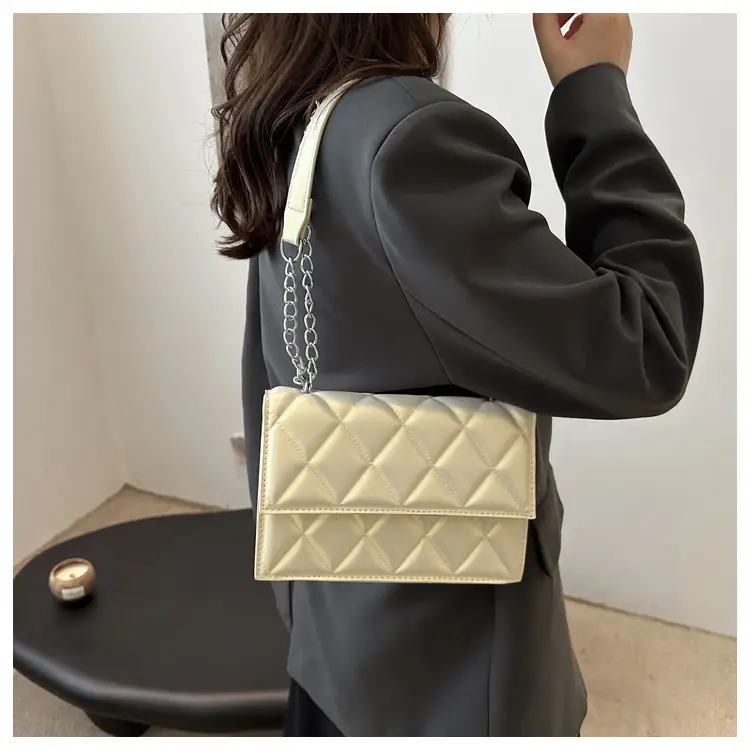 Black Rhombic Chain Crossbody Bag for Women — feature 19