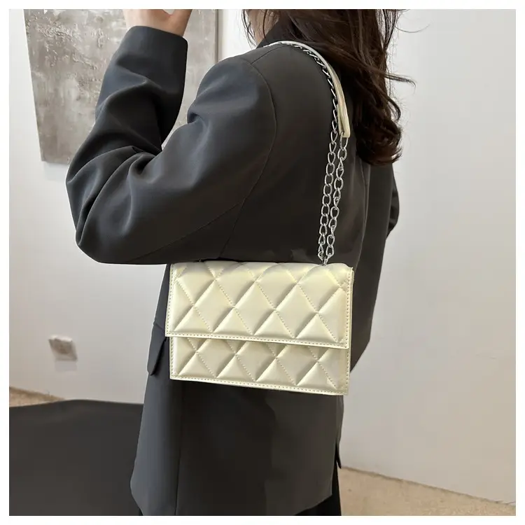 Black Rhombic Chain Crossbody Bag for Women — feature 21