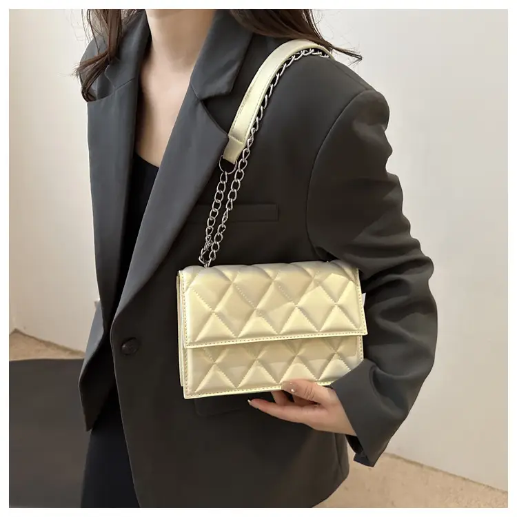 Black Rhombic Chain Crossbody Bag for Women — feature 22