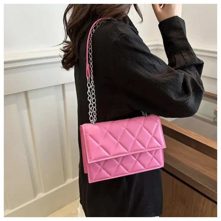 Black Rhombic Chain Crossbody Bag for Women — feature 23