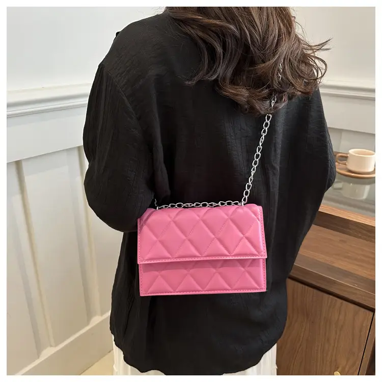 Black Rhombic Chain Crossbody Bag for Women — feature 24