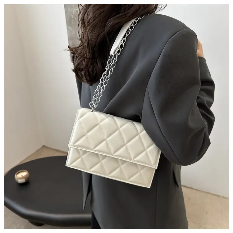Black Rhombic Chain Crossbody Bag for Women — feature 26