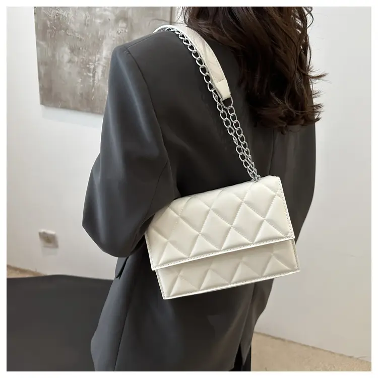 Black Rhombic Chain Crossbody Bag for Women — feature 27