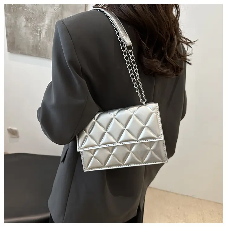 Black Rhombic Chain Crossbody Bag for Women — feature 31