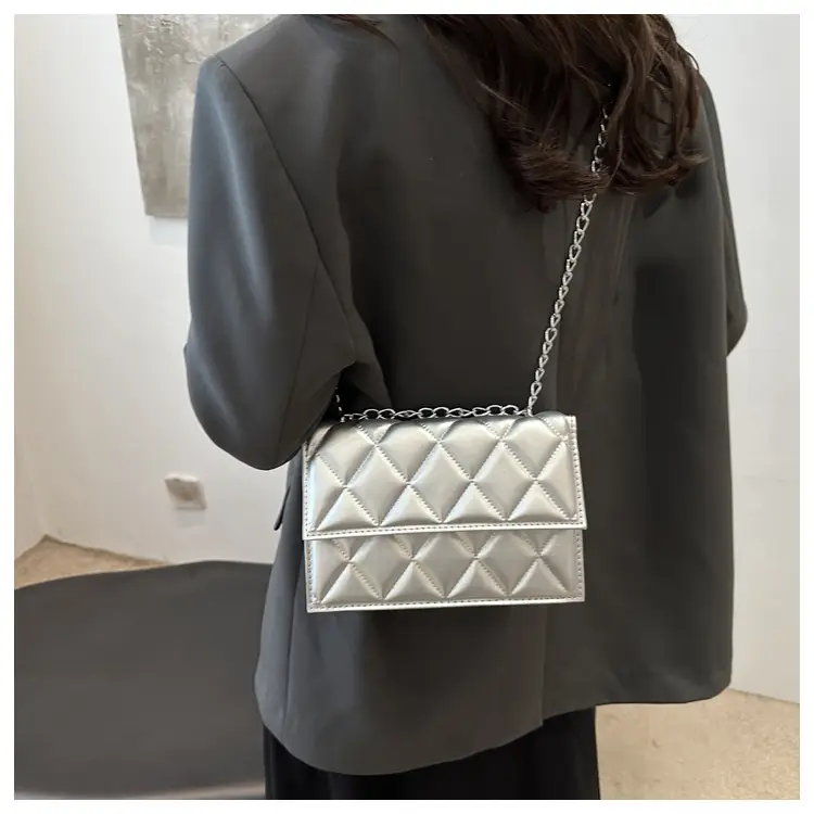 Black Rhombic Chain Crossbody Bag for Women — feature 33