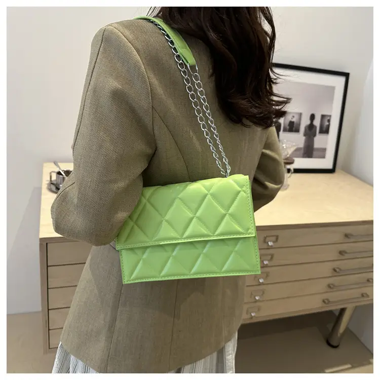 Black Rhombic Chain Crossbody Bag for Women — feature 38