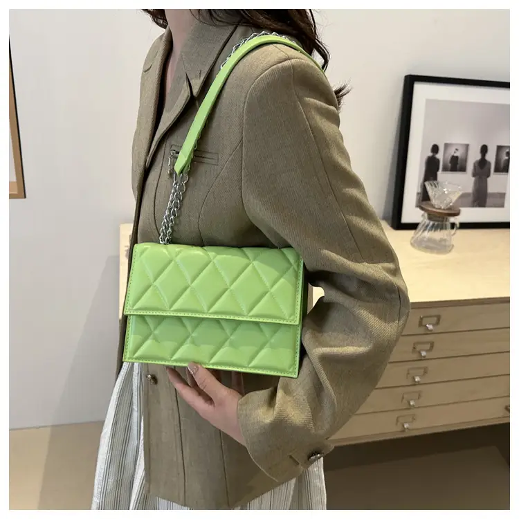 Black Rhombic Chain Crossbody Bag for Women — feature 39