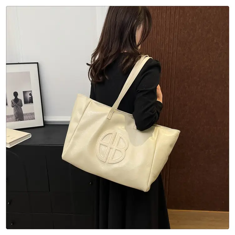 Black Leather Shoulder Bag for Women 2025 Spring Summer — feature 20