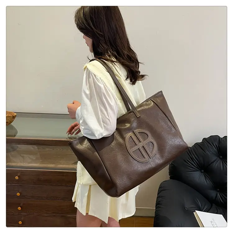 Black Leather Shoulder Bag for Women 2025 Spring Summer — feature 26
