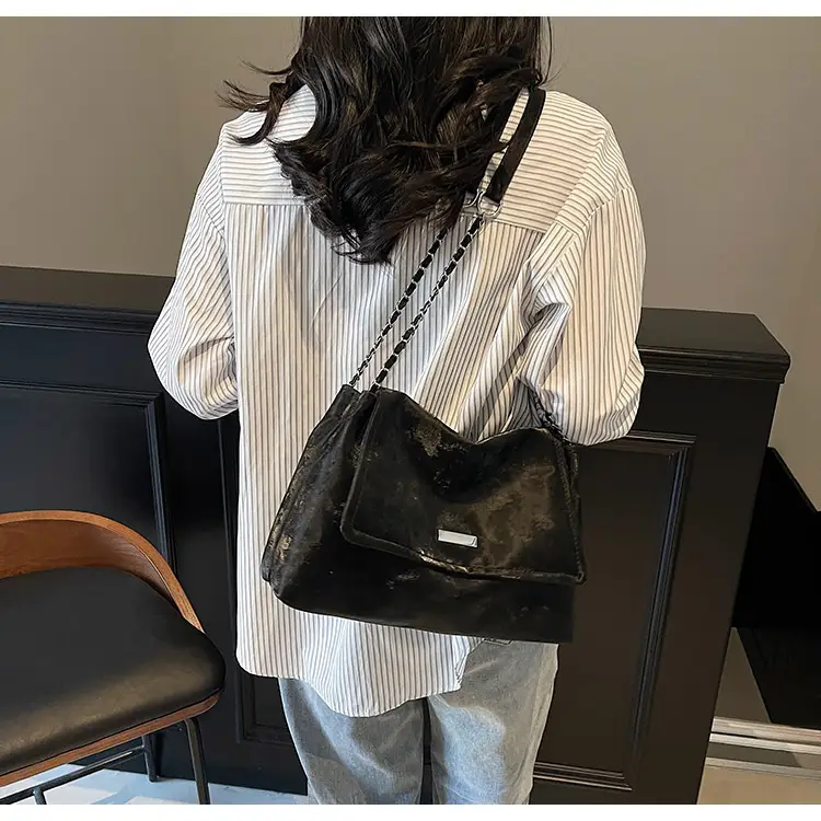 Brown Velvet Chain Shoulder Bag for Women 2025 — feature 10