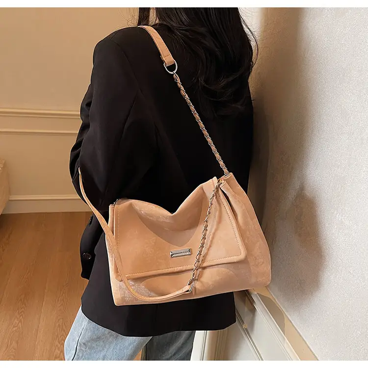 Brown Velvet Chain Shoulder Bag for Women 2025 — feature 21