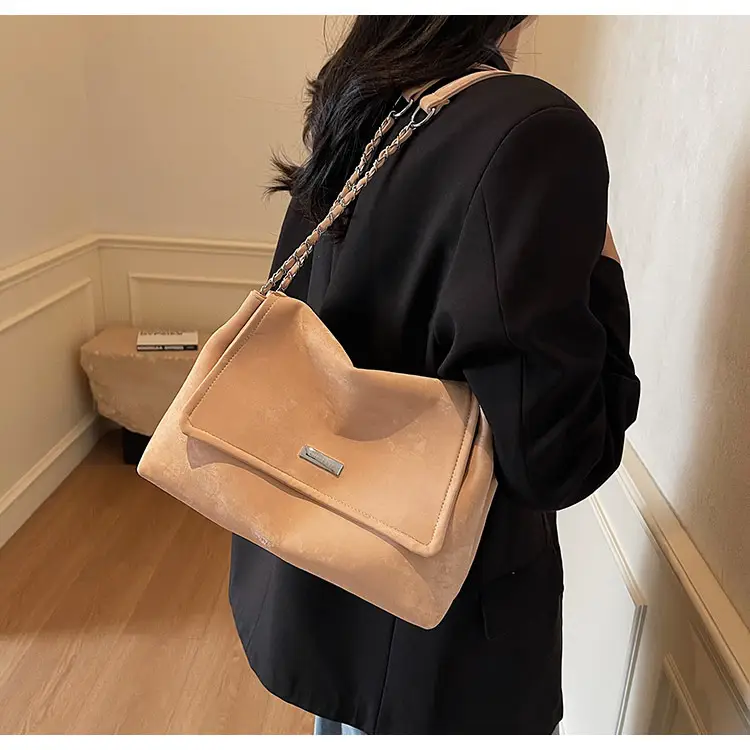 Brown Velvet Chain Shoulder Bag for Women 2025 — feature 22