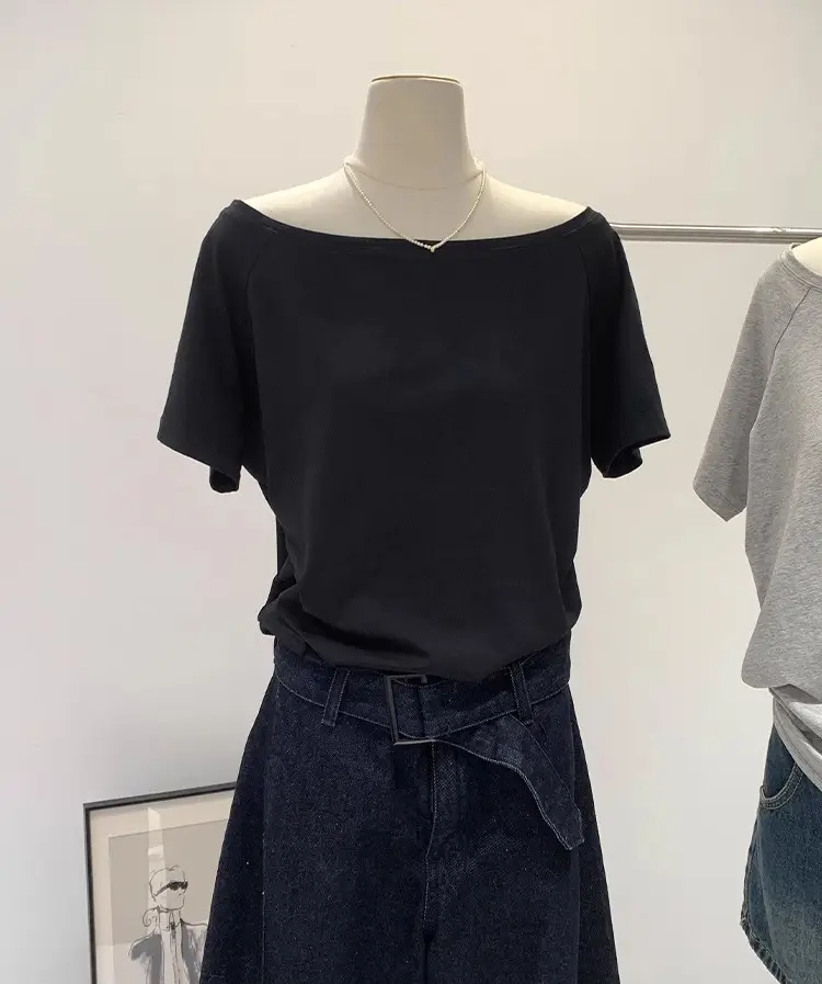 Spicy Girl Style Off-Shoulder Top for Women, Summer 2026 New Niche Design, Exposed Collarbone, Loose Short-Sleeved White T-Shirt — feature 9