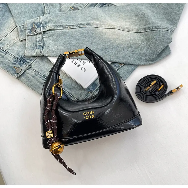 Women's Retro Leather Shoulder Bag 2025 Spring — feature 14