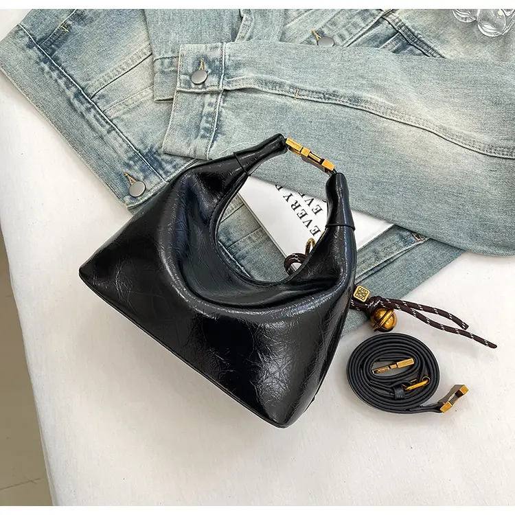 Women's Retro Leather Shoulder Bag 2025 Spring — feature 16