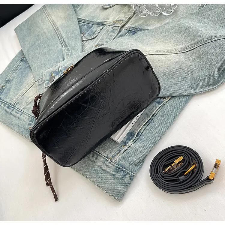 Women's Retro Leather Shoulder Bag 2025 Spring — feature 17
