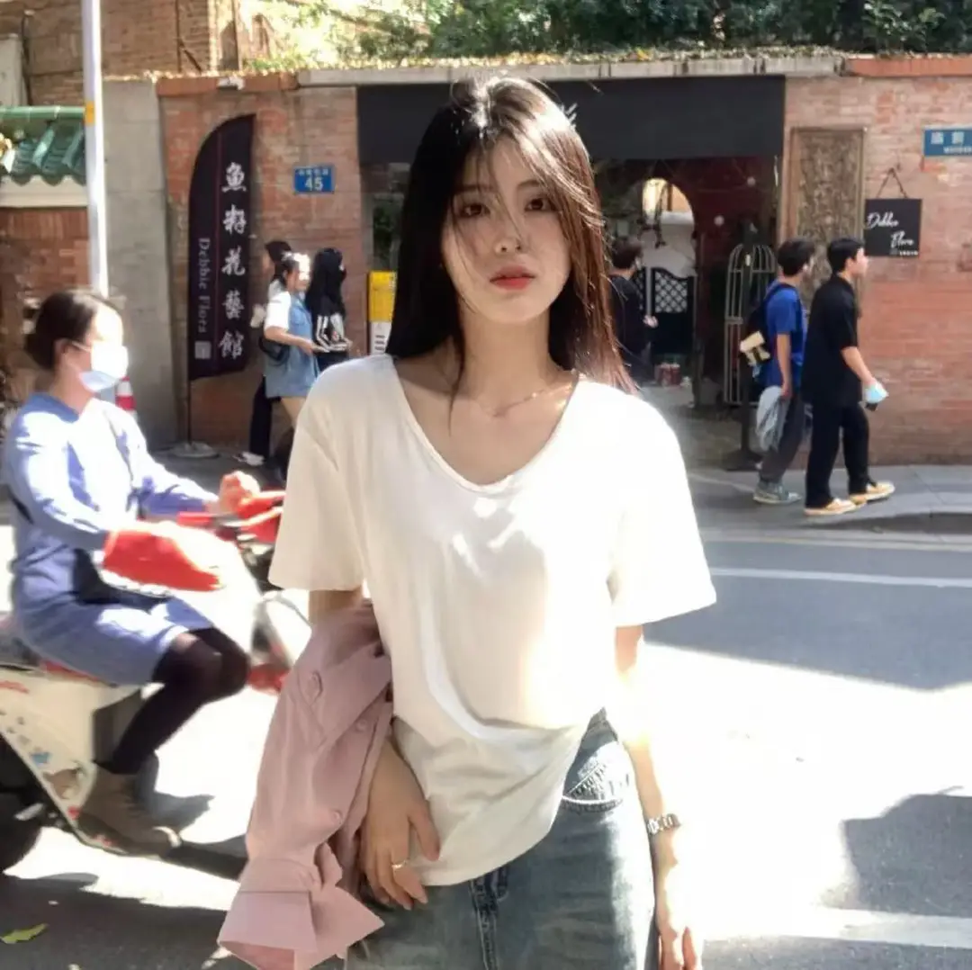 [Factory Outlet] Solid Color Large Neckline Short Sleeve T-Shirt Women's Loose Casual Slimming V-neck Base Shirt Fashion Brand — feature 1