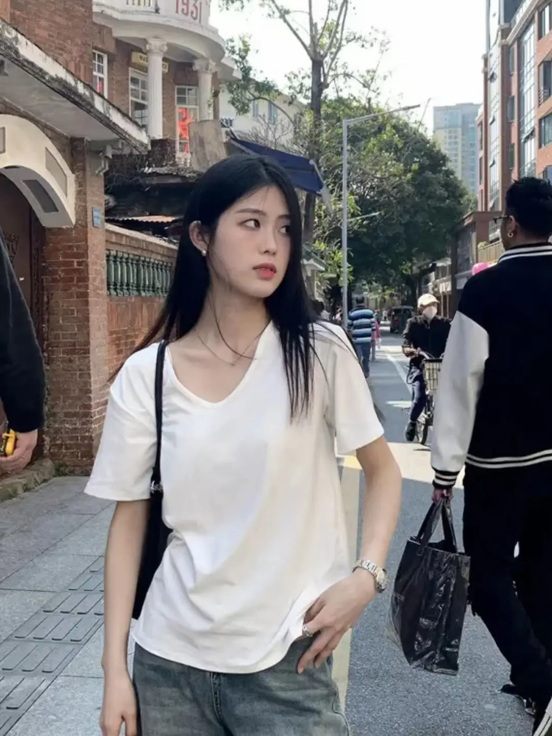 [Factory Outlet] Solid Color Large Neckline Short Sleeve T-Shirt Women's Loose Casual Slimming V-neck Base Shirt Fashion Brand — feature 4