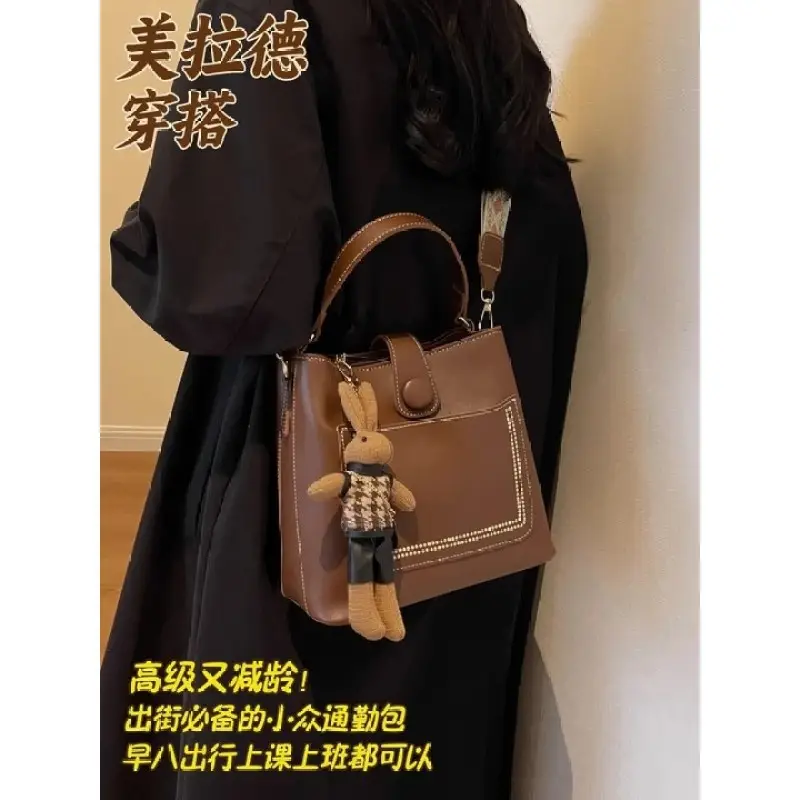 Women's Brown Leather Shoulder Bag with Crossbody Strap - Image 5