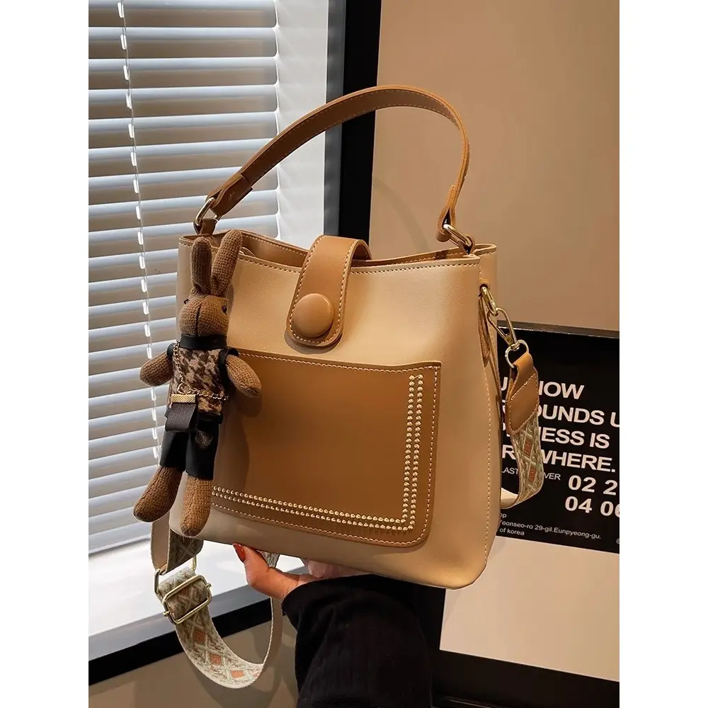 Women's Brown Leather Shoulder Bag with Crossbody Strap - Image 6