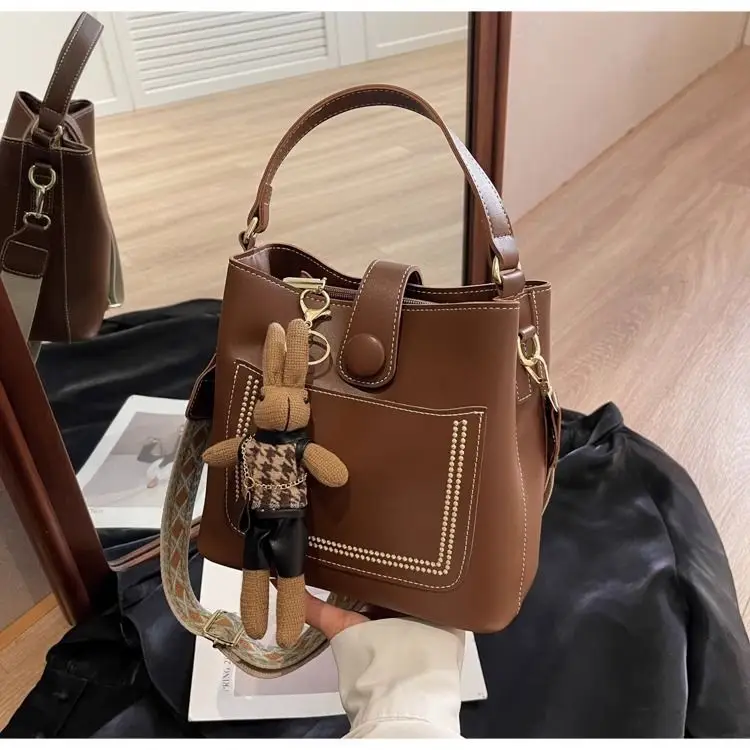 Women's Brown Leather Shoulder Bag with Crossbody Strap — feature 14