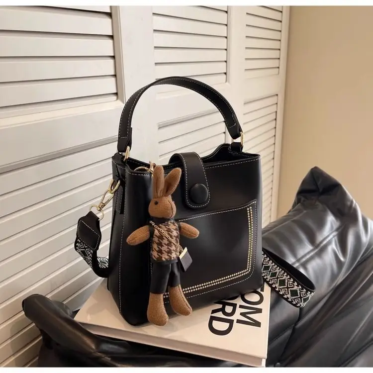 Women's Brown Leather Shoulder Bag with Crossbody Strap — feature 17