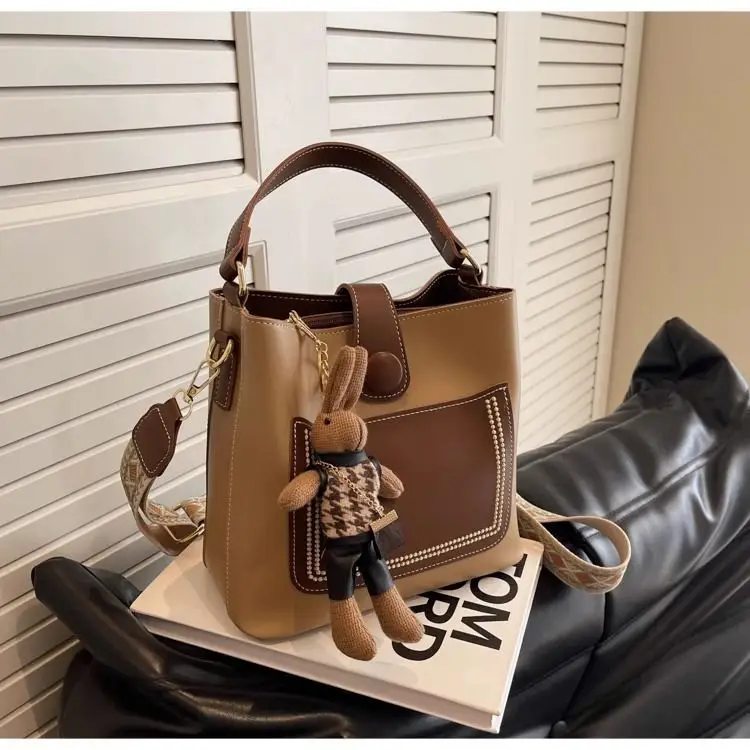 Women's Brown Leather Shoulder Bag with Crossbody Strap — feature 19