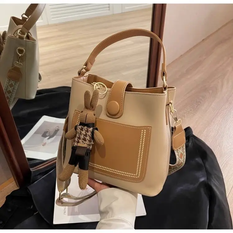 Women's Brown Leather Shoulder Bag with Crossbody Strap — feature 20