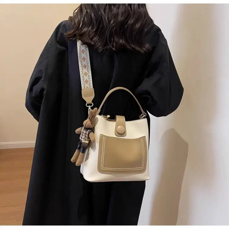 Women's Brown Leather Shoulder Bag with Crossbody Strap — feature 23