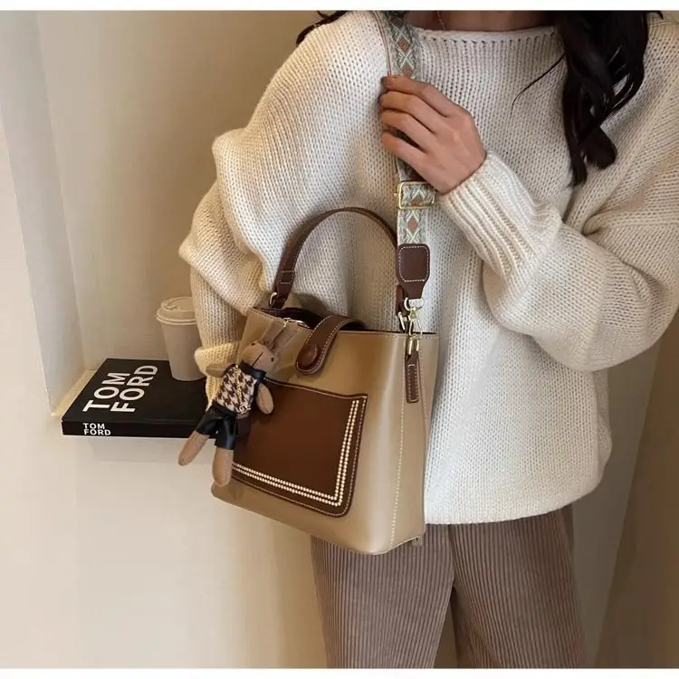 Women's Brown Leather Shoulder Bag with Crossbody Strap — feature 24