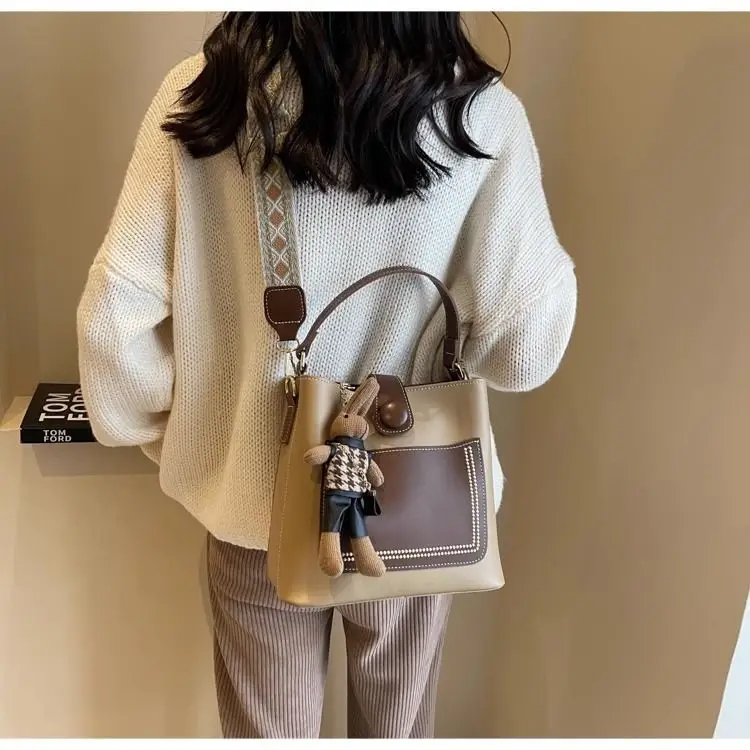 Women's Brown Leather Shoulder Bag with Crossbody Strap — feature 25