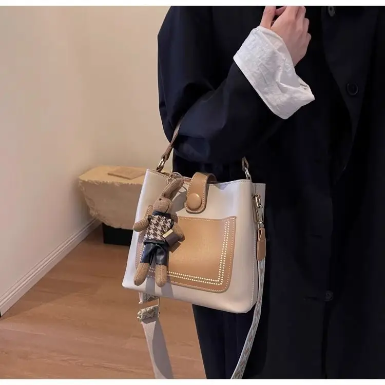 Women's Brown Leather Shoulder Bag with Crossbody Strap — feature 28