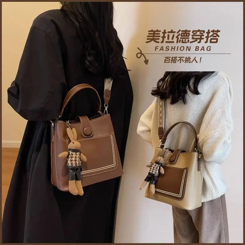Women's Brown Leather Shoulder Bag with Crossbody Strap — feature 3