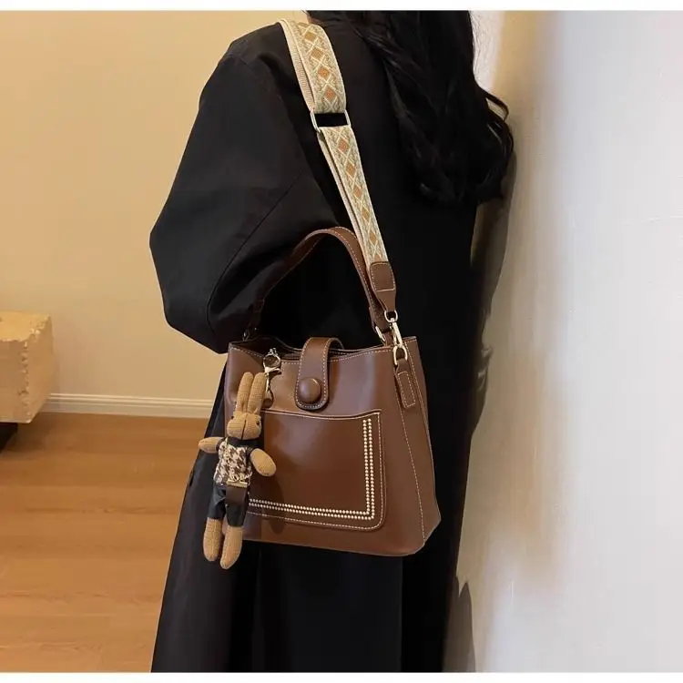 Women's Brown Leather Shoulder Bag with Crossbody Strap — feature 30