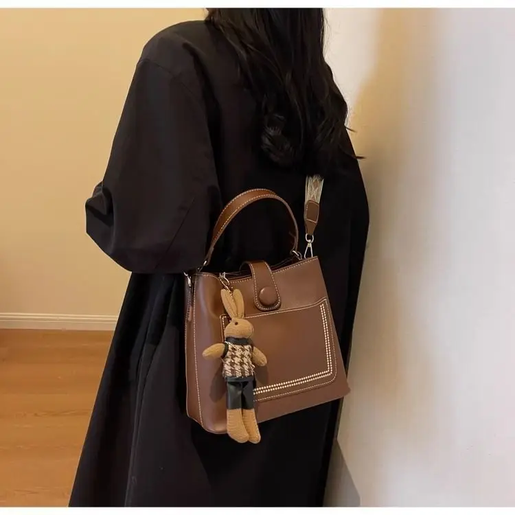 Women's Brown Leather Shoulder Bag with Crossbody Strap — feature 31