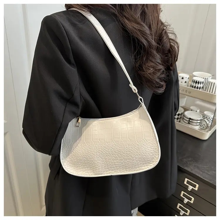 White Croc Texture Shoulder Bag 2025 Summer — feature 11