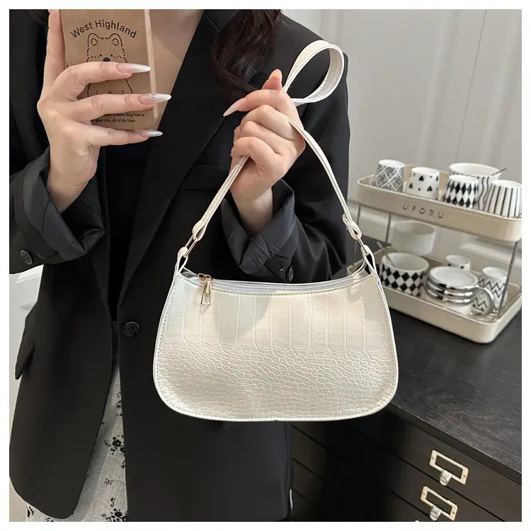 White Croc Texture Shoulder Bag 2025 Summer — feature 12