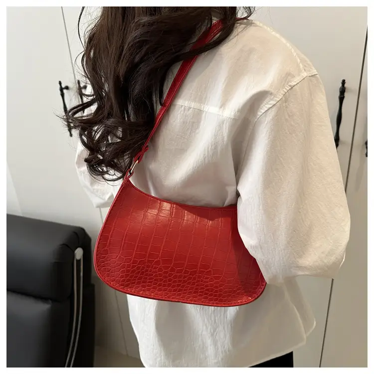 White Croc Texture Shoulder Bag 2025 Summer — feature 13