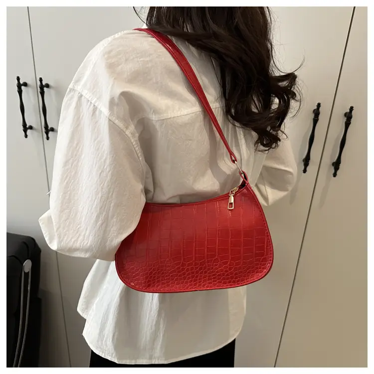White Croc Texture Shoulder Bag 2025 Summer — feature 14