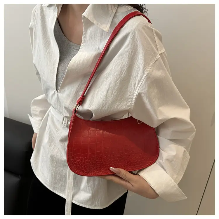 White Croc Texture Shoulder Bag 2025 Summer — feature 16