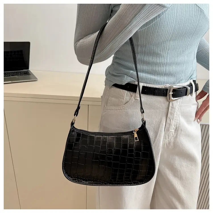 White Croc Texture Shoulder Bag 2025 Summer — feature 17