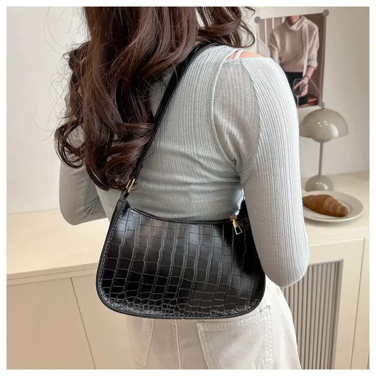 White Croc Texture Shoulder Bag 2025 Summer — feature 18