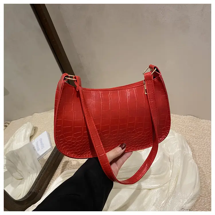 White Croc Texture Shoulder Bag 2025 Summer — feature 23